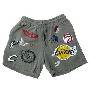 NBA All Team Logos Graphic Shorts Gray Sweat Shorts Size L Lakers Bulls Knicks